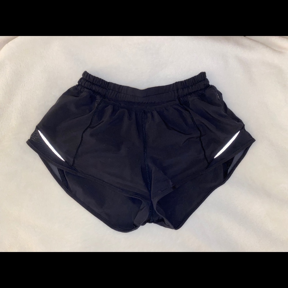 black, 2.5in hotty hot lululemon shorts, size 4